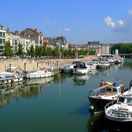 Chambre Tout Equipee Apartamento Lacroix-sur-Meuse Exterior foto