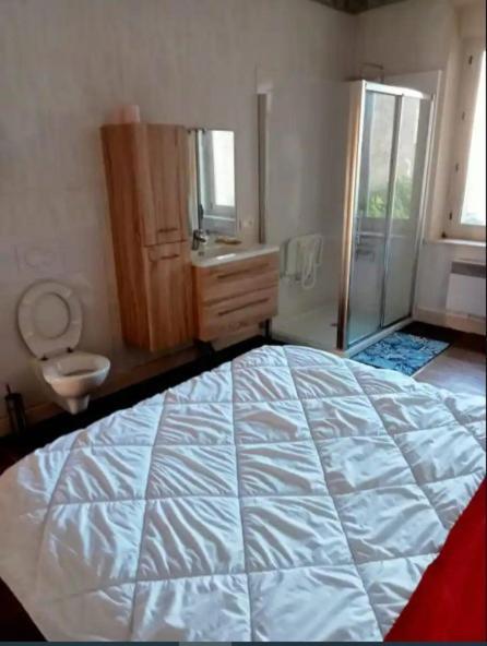 Chambre Tout Equipee Apartamento Lacroix-sur-Meuse Exterior foto