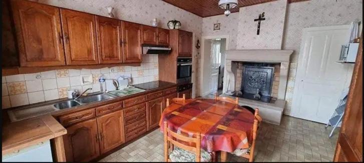 Chambre Tout Equipee Apartamento Lacroix-sur-Meuse Exterior foto