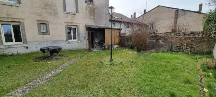 Chambre Tout Equipee Apartamento Lacroix-sur-Meuse Exterior foto